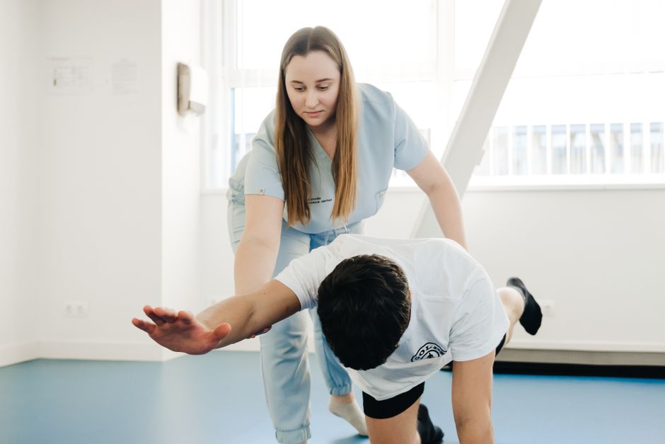 Questions to Ask a Physical Therapist About a Knee Exercise Plan