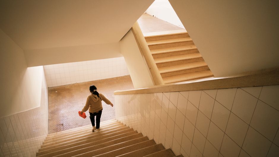 Sharp Inner Knee Pain After Climbing Stairs